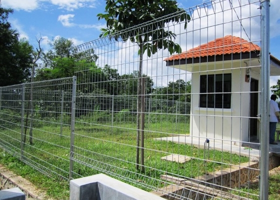 Beautiful Looking Euro Ral6005 Rolled Top Fence For Gated Community Guard House